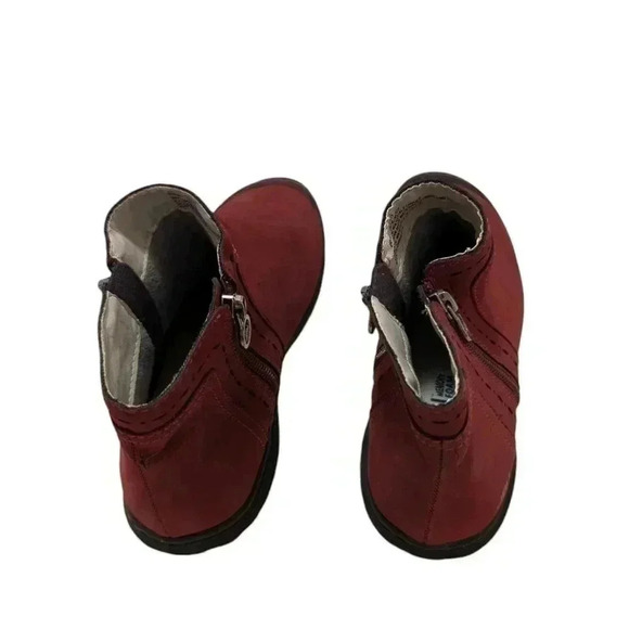JBU wine (red) color waterproof slip on ankle boot size 6 - Picture 3 of 7
